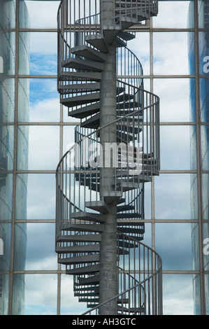 Escalier extérieur escalier d'urgence à l'extérieur du Perlan Pearl réservoir d'eau chaude installation Reykjavik Islande eu Europe Banque D'Images
