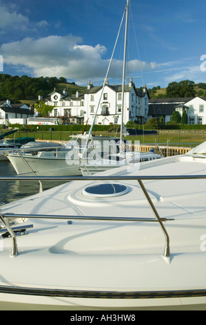 Un port de plaisance sur les rives du lac Windermere au Low Wood Hotel, Ambleside, Lake district, UK Banque D'Images