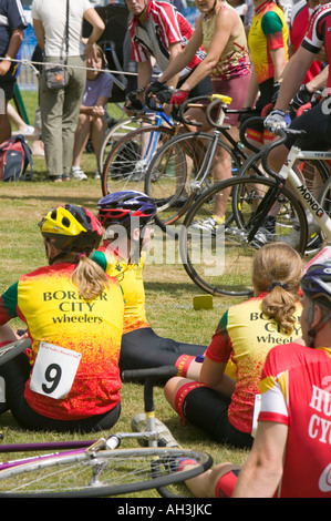 Les cyclistes aux sports d'Ambleside, Lake District, UK Banque D'Images