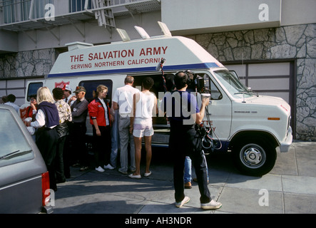 Camion de l'Armée du salut, l'Armée du salut, le 17 octobre 1989 tremblement de terre de Loma Prieta, tremblement de terre de Loma Prieta, Marina district, à San Francisco, fabriquées main e Banque D'Images