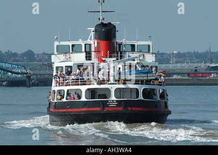 Stern de la Mersey Iris Royal approches ferry Birkenhead Merseyside England UK Banque D'Images