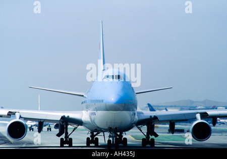 Avion sur la piste, l'aéroport international O'Hare de Chicago (Illinois) Banque D'Images
