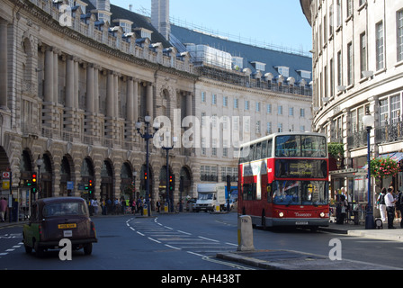Regent Street de Piccadilly Circus, West End, City of Westminster, London, England, United Kingdom Banque D'Images