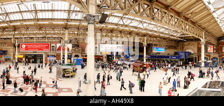 La gare Victoria, à Londres, en Angleterre Banque D'Images