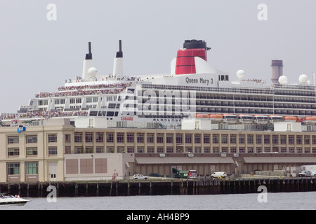 Close up de lignes de croisière Cunard Queen Mary 2 amarrée à Boston Massachusetts Banque D'Images