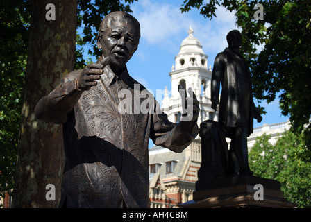 Statue de Nelson Mandela, Parliament Square, Cité de Westminster, Grand Londres, Angleterre, Royaume-Uni Banque D'Images