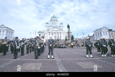 La ville d'Helsinki groupe jouant en place du Sénat, la Finlande, Banque D'Images