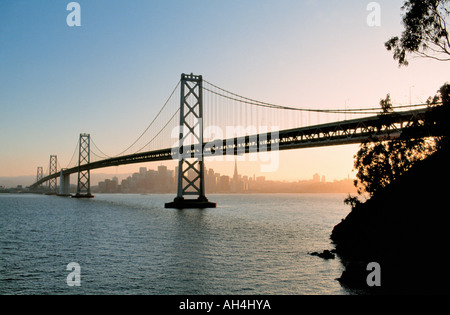 Pont d'Oakland et skyline, San Francisco, USA Banque D'Images