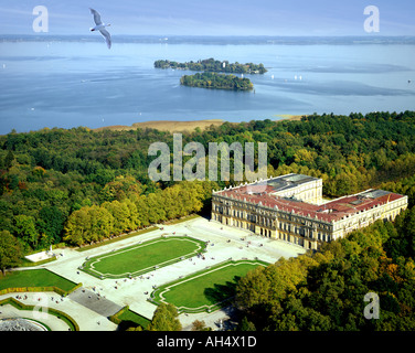 DE - BAVARIA : château de Herrenchiemsee et le lac de Chiemsee Banque D'Images