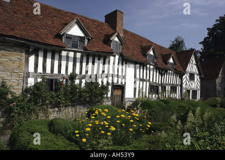 Une ferme tudor une fois la maison de Mary Arden, la mère de William Shakespeare à Abbot'S Salford Banque D'Images