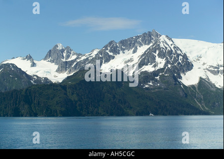 Des montagnes le long de la baie Aialik dans Kenai Fjords National Park Alaska USA Banque D'Images