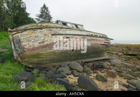 L'épave d'un bateau de pêche sud-est de l'Alaska USA Wrangell Banque D'Images