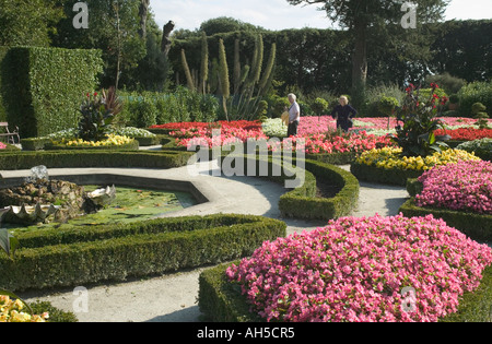 Le jardin à la française dans les jardins à la Mt Edgcumbe Country Park Cornwall Plymouth Grande-Bretagne Banque D'Images