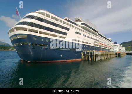 Les bateaux de croisière amarrés à Ketchikan Alaska USA Banque D'Images