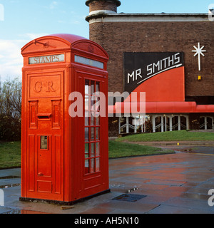 Warrington Cheshire rare K4 red phone box avec construit dans un bureau de poste Banque D'Images