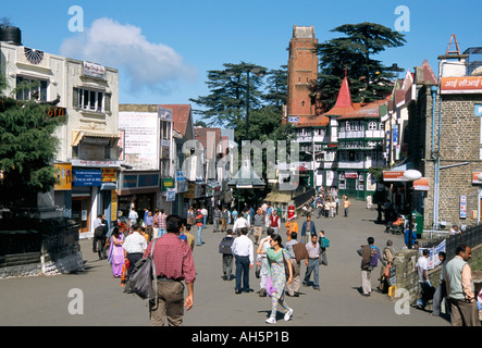 Le centre commercial route de crête au point de scandale passé de ville de Simla Shimla Raj hill station Himachal Pradesh Inde Asie Banque D'Images