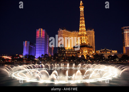 Le spectacle du soir du monde célèbres fontaines du Bellagio Hotel and Casino à Las Vegas Banque D'Images