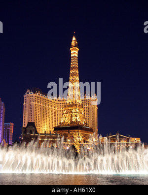 Le spectacle du soir du monde célèbres fontaines du Bellagio Hotel and Casino à Las Vegas Banque D'Images