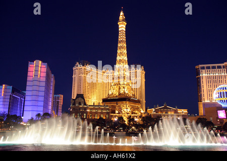 Le spectacle du soir du monde célèbres fontaines du Bellagio Hotel and Casino à Las Vegas Banque D'Images