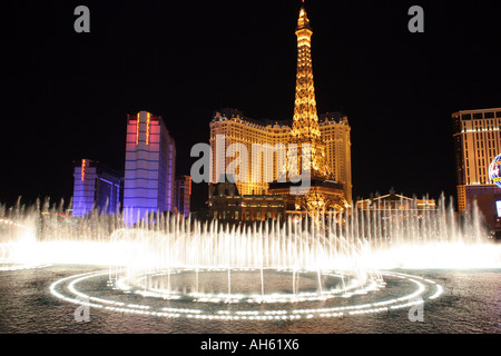 Le spectacle du soir du monde célèbres fontaines du Bellagio Hotel and Casino à Las Vegas Banque D'Images