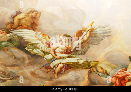 Ange avec des ailes et épée Catholic murales dans l'église St Charles à Vienne Autriche Banque D'Images