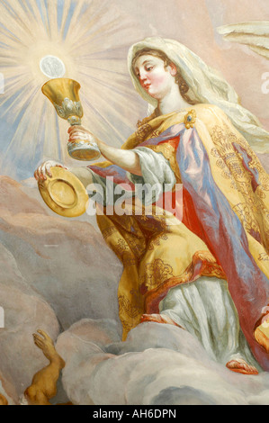 Sainte Vierge Marie tenant un gobelet d'or murales catholique dans l'église St Charles à Vienne Autriche Banque D'Images