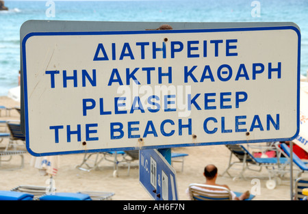 Veuillez garder la plage propre signe sur la plage de Nissi près de Ayia Napa sur l'île Méditerranéenne de Chypre UE Banque D'Images