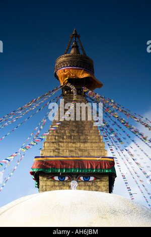 Les drapeaux de prières et de Pashupatinath, le stupa Boudhanath, Katmandou, Népal Banque D'Images