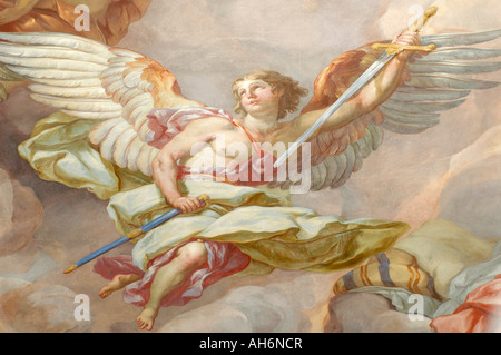 Ange avec des ailes et épée Catholic murales dans l'église St Charles à Vienne Autriche Banque D'Images