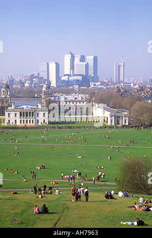 Greenwich Park, le National Maritime Museum et Canary Wharf comme vu à partir de la colline de Greenwich park. Banque D'Images