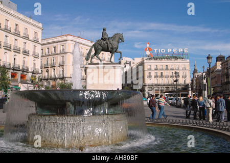 Espagne Madrid Puerta del sol statue de carlos iii Banque D'Images