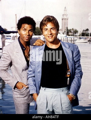 MIAMI VICE séries télévisées américaines avec Don Johnson à droite et Philip Michael Thomas Banque D'Images