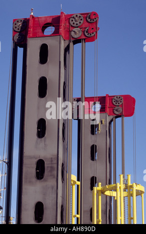 Détail de jumping jack marine pile driver rig amarré sur la rivière yare au port de Great Yarmouth norfolk East Anglia angleterre Banque D'Images