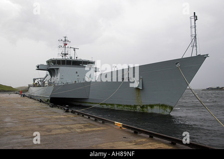 Triton mv accosté à scalaway Shetland Islands Banque D'Images