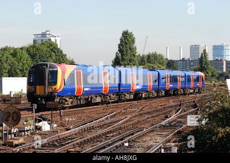 South West Trains class 450 train électrique à Clapham Common, London, England, UK Banque D'Images