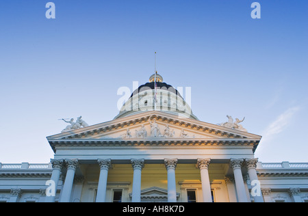 Début de la lumière du matin sur le capitole de l'état de la Californie, Sacramento en Californie. Banque D'Images