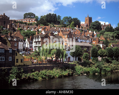 BRIDGNORTH SHROPSHIRE UK d'août à la ville haute jusqu'à à partir de l'anglais multi arqua Pont sur la rivière Severn Banque D'Images