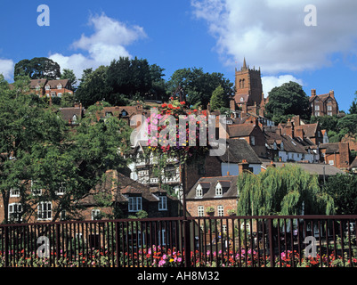 BRIDGNORTH SHROPSHIRE UK d'août à la ville haute jusqu'à à partir de l'anglais multi arqua Pont sur la rivière Severn Banque D'Images