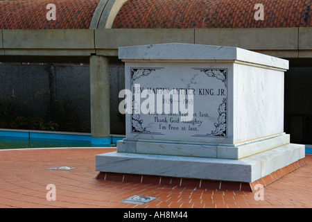 Le Dr leader des droits civils Martin Luther King Jr tombeau situé au lieu historique de Martin Luther King à Atlanta en Géorgie Banque D'Images