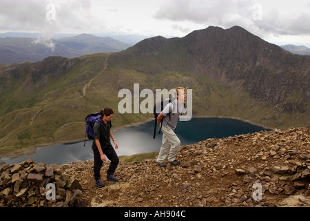 Jusqu'à Snowdon via Crib Goch Gwynedd au nord du Pays de Galles UK GO Banque D'Images