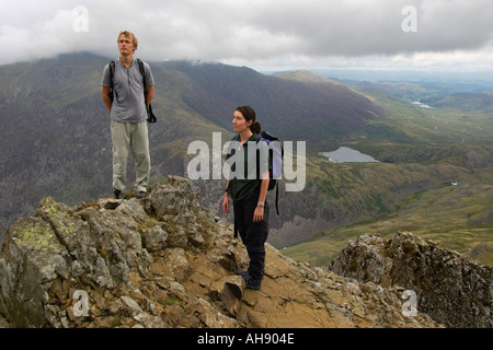 Au début de la huche Goch Ridge à la recherche vers le bas dans le Llanberis Pass Capel Curig à droite dans le Nord du Pays de Galles UK distance Gwynedd Banque D'Images