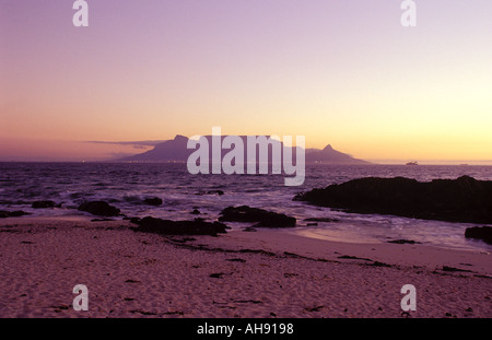 Afrique du Sud Cape Town vue sur la Table Mountain depuis Bloubergstrand Banque D'Images