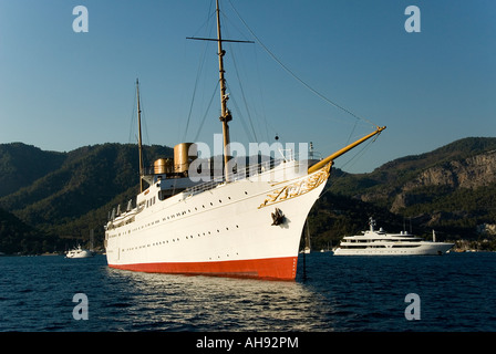 Super yacht Savarona dans le port de Gocek Banque D'Images