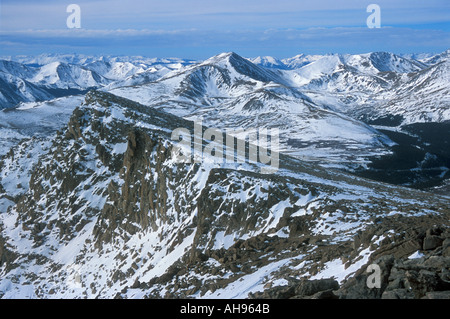 Vue d'hiver des Montagnes Rocheuses du Colorado à l'ouest de Denver près du Mont Evans Banque D'Images