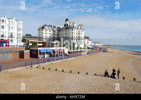 Plage et de la promenade de la jetée, Eastbourne, East Sussex, Angleterre, Royaume-Uni Banque D'Images