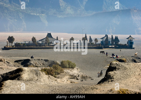Temple Hindou à Gunung Bromo cratère ou le Mont Bromo Java Indonésie Banque D'Images