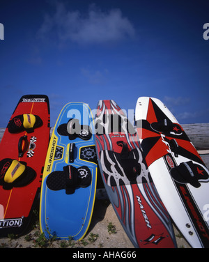 Kiteboarder conseils pour le kitesurf à Okinawa au Japon Banque D'Images