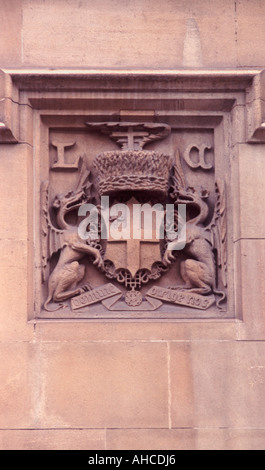 Deux dragons gothique victorien dans les armoiries de la ville de Londres le St Dunstan dans l'église de l'Ouest, Fleet Street Banque D'Images