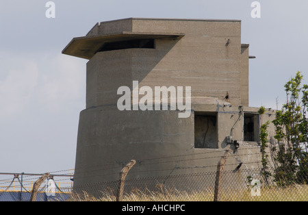 Sinistre à la seconde guerre mondiale en béton embrasure construit pour protéger l'estuaire de la Tamise Banque D'Images