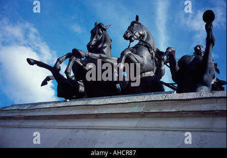 La Quadriga statue sur Wellington Arch Hyde Park Corner London England UK Banque D'Images